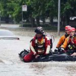 201604200250125861_Houston-cleans-up-for-floods-that-killed-6_SECVPF